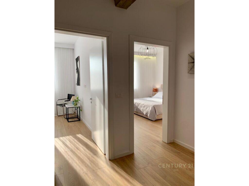 Appartamento 2+1 in affitto – Di fronte all'Hotel Hilton, Tirana