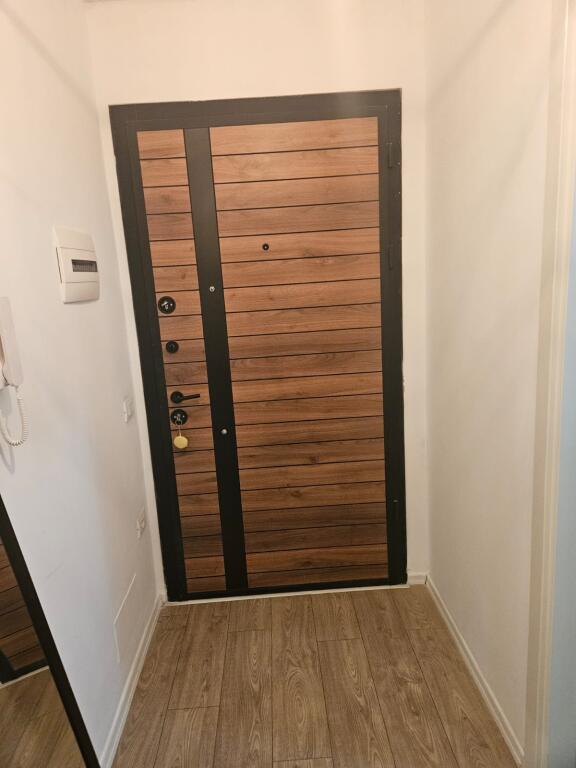Jepet apartament me qera 1+1 ne Xhamllik