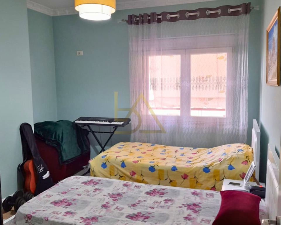 Shitet Apartament në Rrugën Shkëlqim Fusha – Përballë Qendrës Kristal