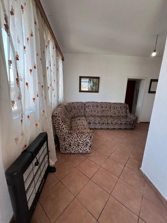 Apartament për qera - Nenstatcioni elektrik