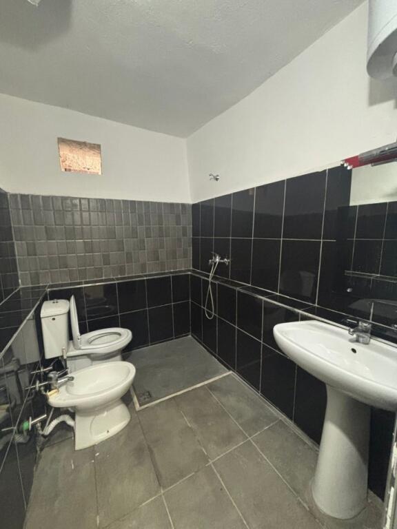 Jepet Me Qera Apartament 1+1+1 Post Parkimi