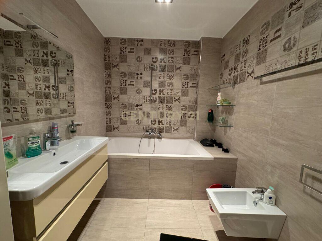 Affittasi appartamento 2+1 + 2 bagni + deposito – Viale Zogu i Parë, Tirana