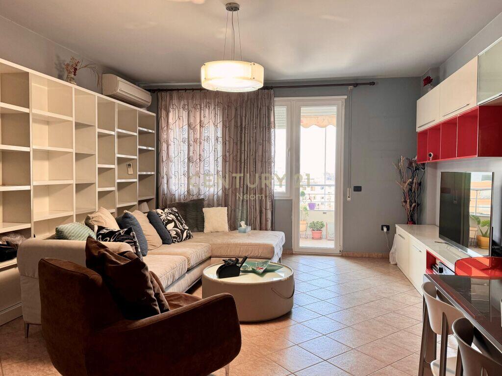 Affittasi appartamento 2+1 + 2 bagni + deposito – Viale Zogu i Parë, Tirana