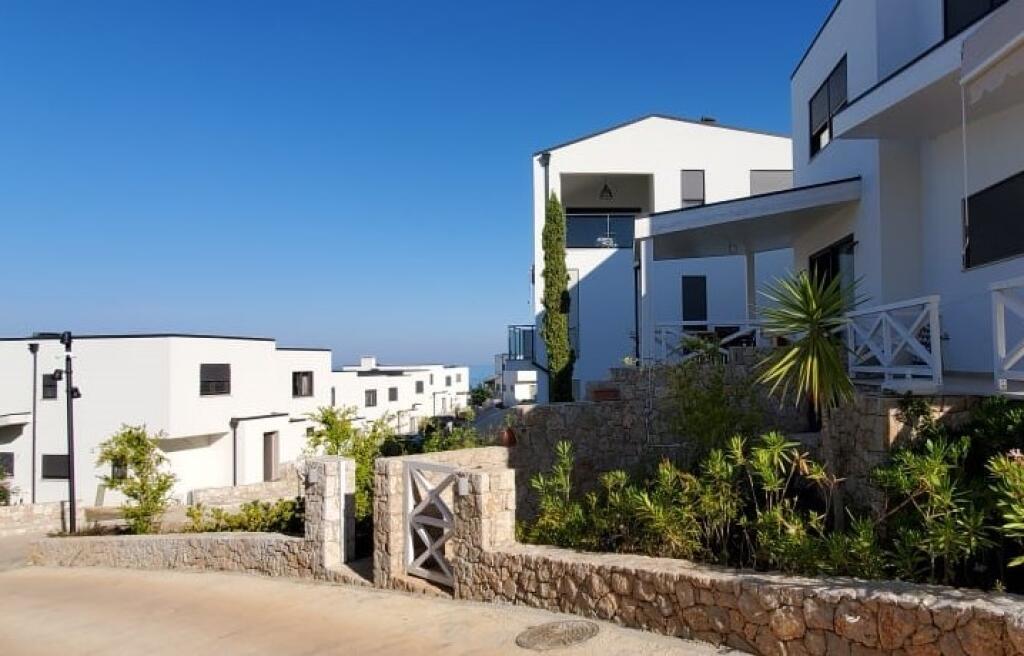 🏡Shitet Vilë 2-katëshe te Kompleksi White Rocks, Drymades, Dhërmi!