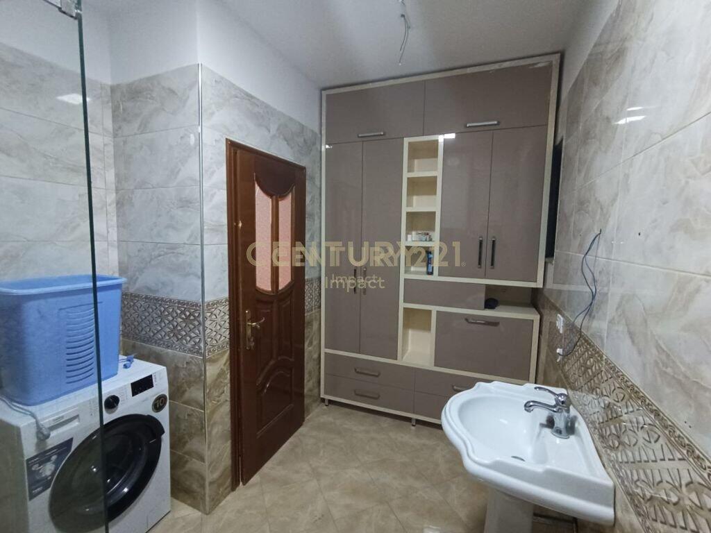 JAPIM ME QIRA APARTAMENT 4+1 PER BANIM, NE KINOSTUDIO!