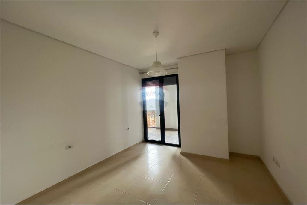 Apartament 2+1 me qera tek Rruga e Kavajes!!