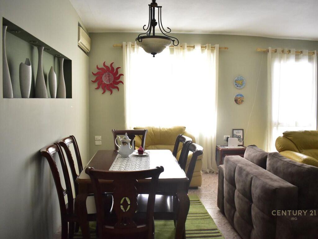 Jepet me qira Apartament 2+1 – Sheshi Skënderbej, Qendër Tiranë