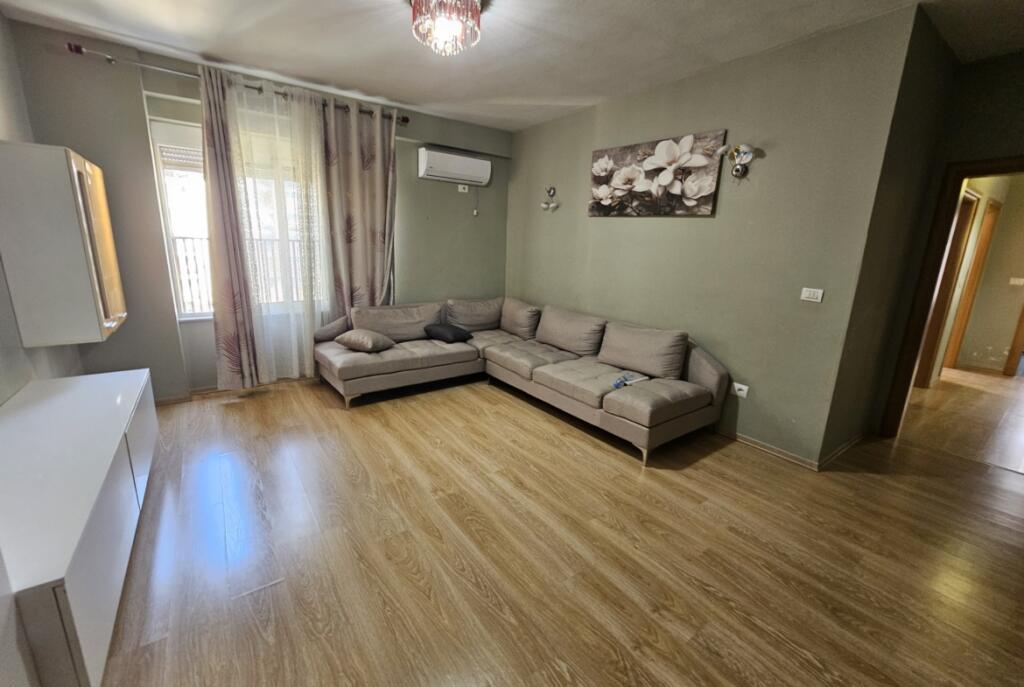 Ne Astir, Jepet Me Qira Apartament 2+1+2 I Mobiluar!