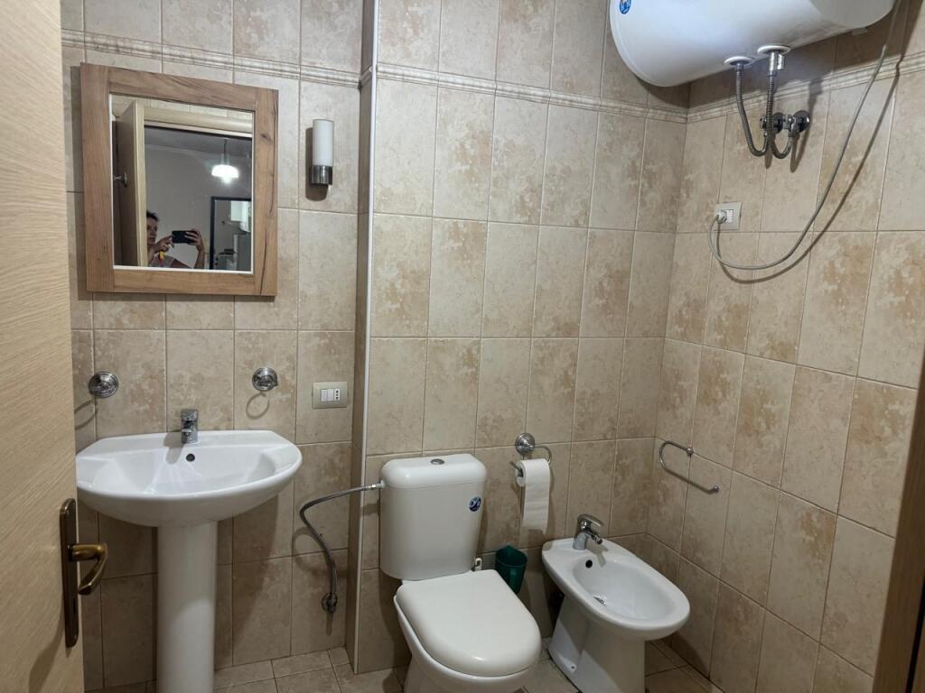 Entrance for rent near Mondial