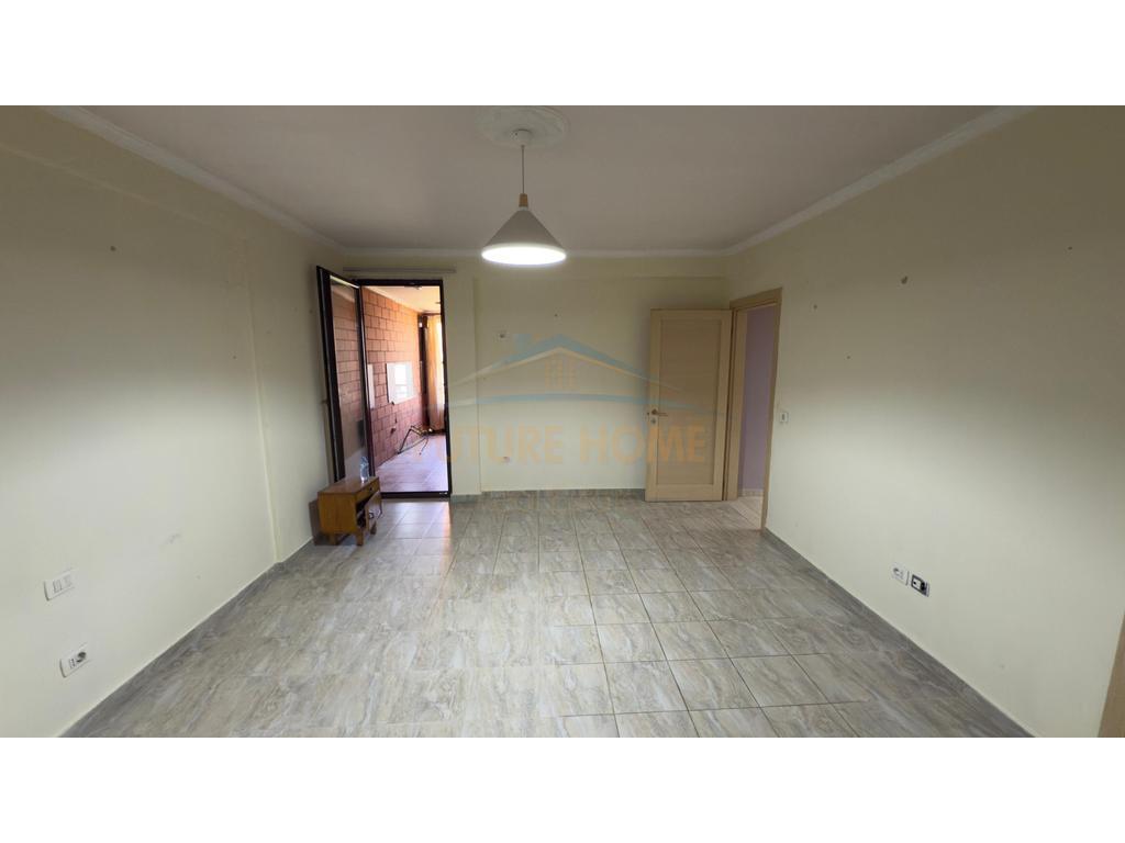 Shitet apartament 3+1+2 Kopshti Botanik