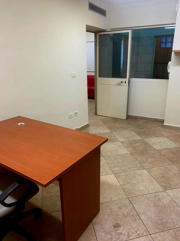 OFFICE SPACE FOR RENT 500 € (FORMER EXHIBITION)

