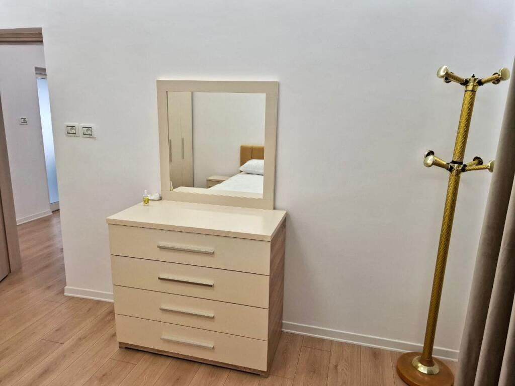 Me Qera : 1+1 +1 Ballkon📍Dispanceria (St. I Trenit) - 550€- S.70m² - E Pabanuar 100% e Re✨️