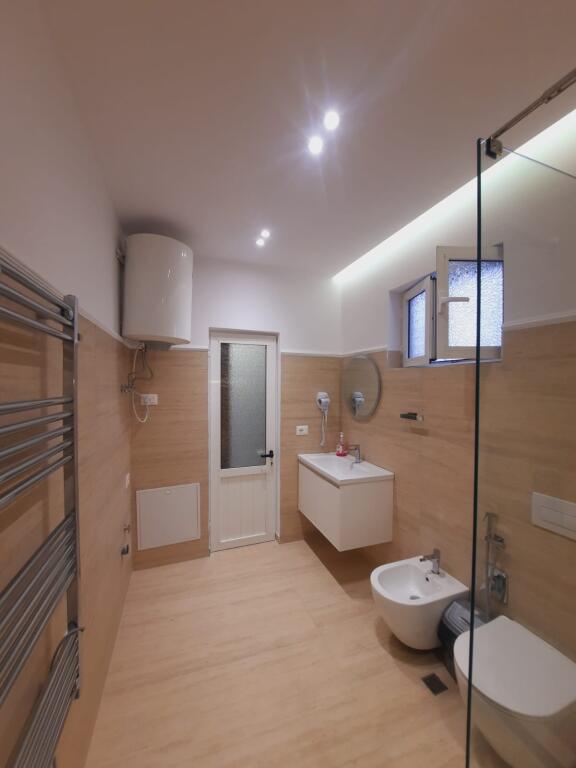 Jepet Apartament me qera