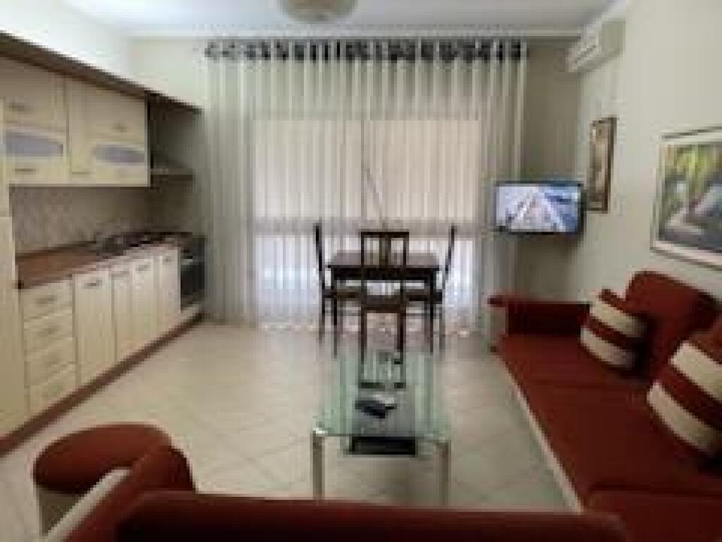 Apartament 2+1 me qira tek Liceu-RTSH