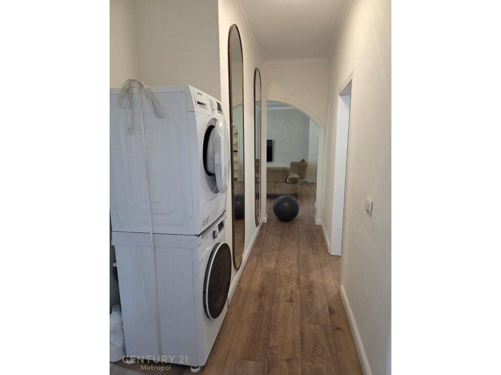 OFROJ PER QIRA APARTAMET 2+1+2 ME NJE POST PARKIMI, SELITE!