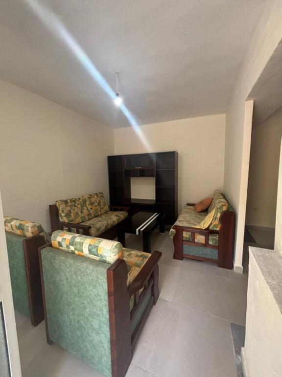 Jepet Me Qera Apartament 1+1+1 Post Parkimi