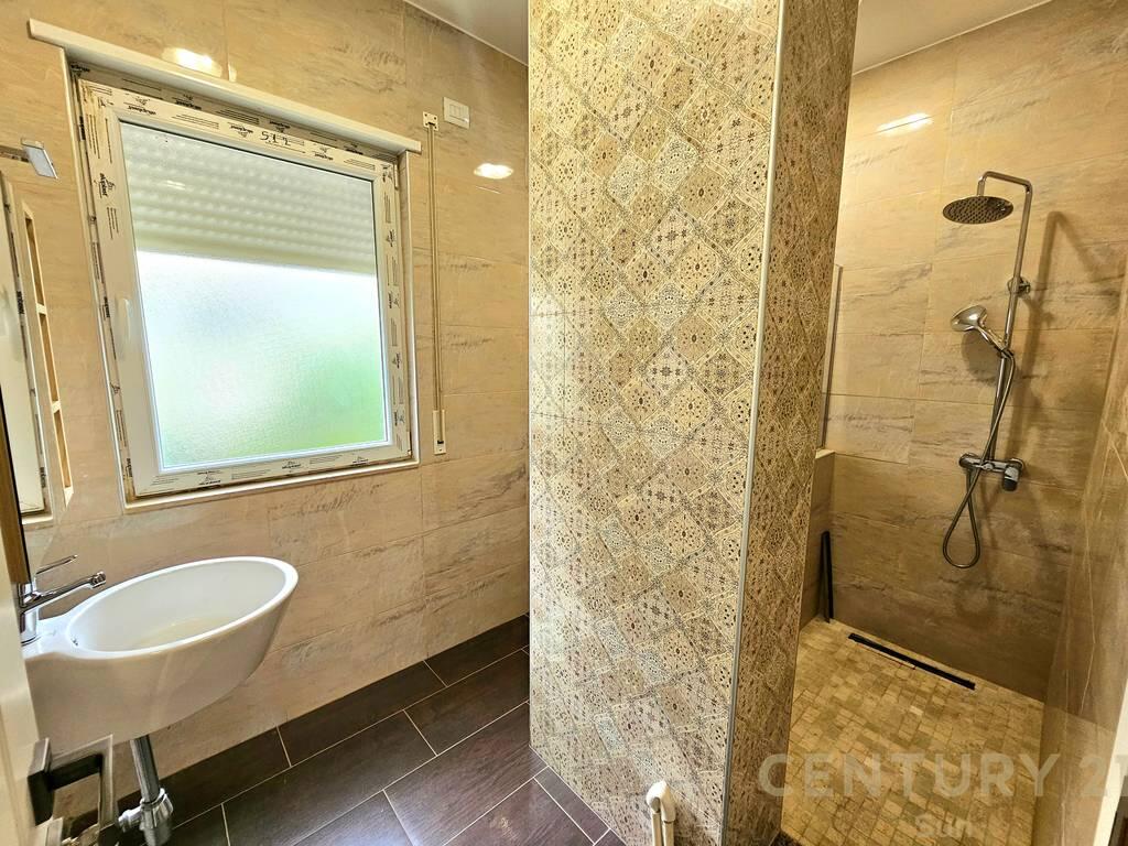 JEPET ME QIRA APARTAMENT 4+1 PRANE KOPSHTIT BOTANIK
