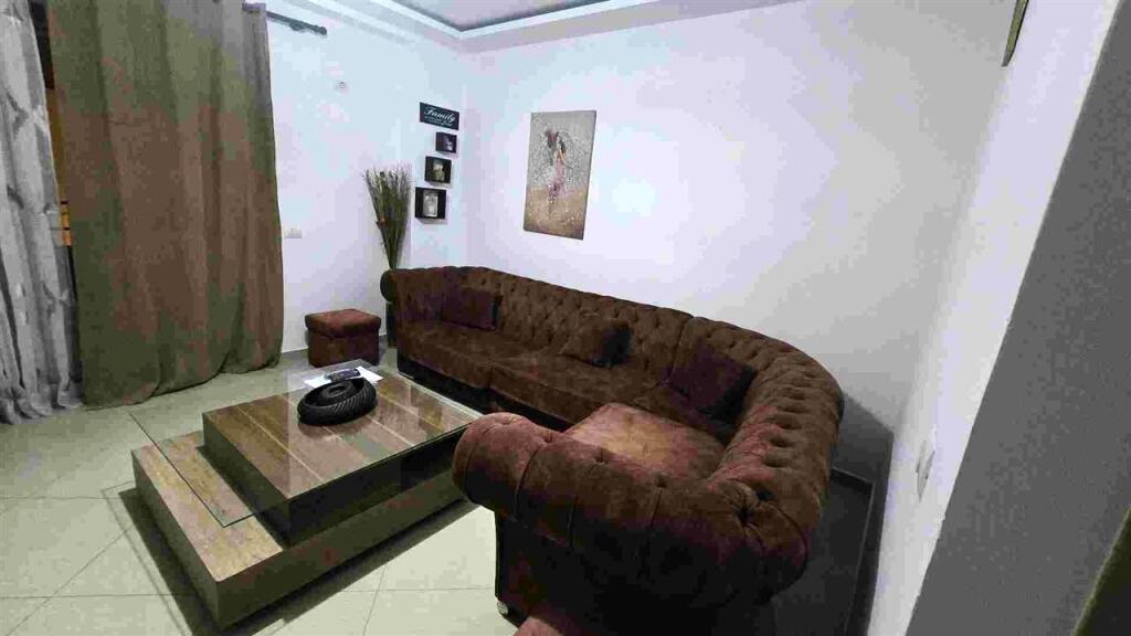 Kodra e Diellit,Rr.Bill Klinton jepet me qera apartament,2+1,i mobiluar 50,000Leke