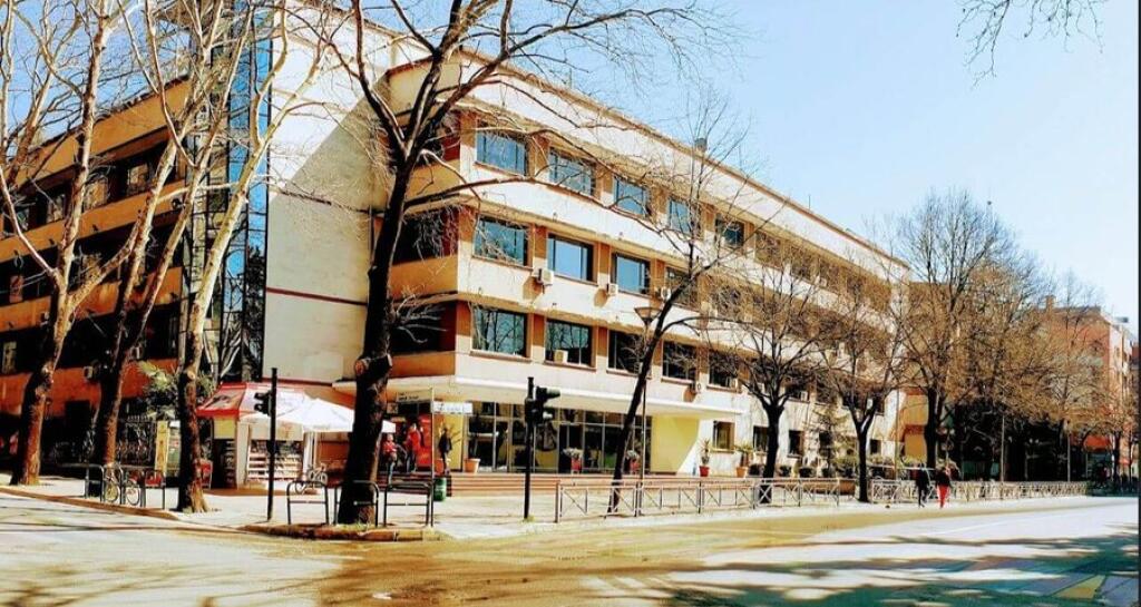 🏢 Apartament 2+1 në Shitje pranë Radio Televizionit Shqiptar te Stadiumi!