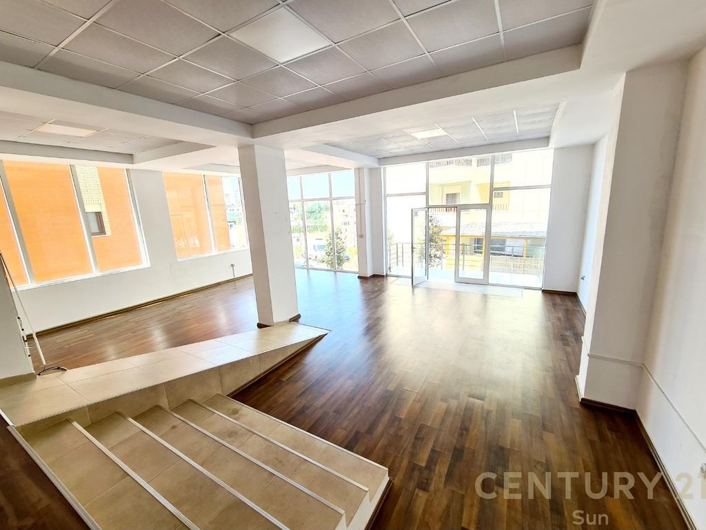 AMBJENT KOMERCIAL 250M2 PER QERA PRANE KOPSHTIT BOTANIK