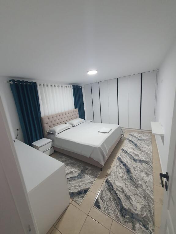 Affittasi casa privata 1+1 con cortile e parcheggio a Mjull Bathore