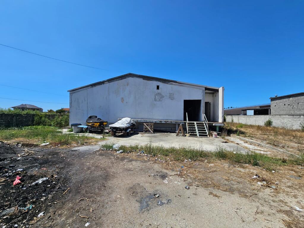 SHITET MAGAZINE INDUSTRIALE NE XHAFZOTAJ,  DURRËS