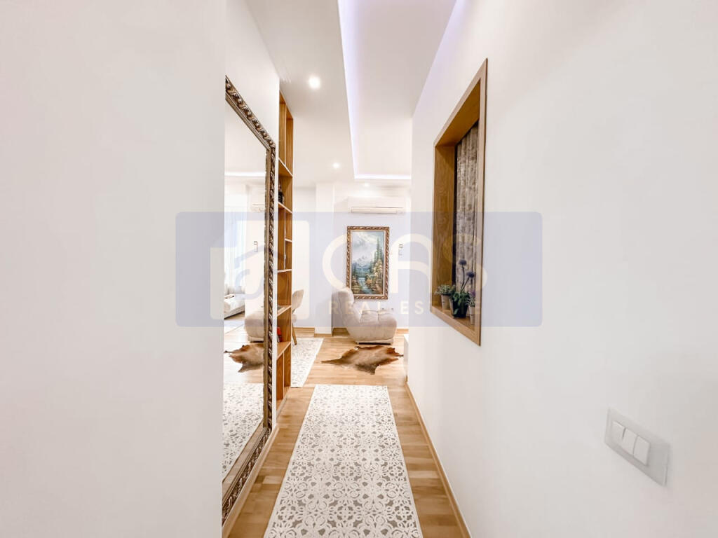 Shitet apartament 3+1+2+Post parkimi tek Kopshti Botanik.