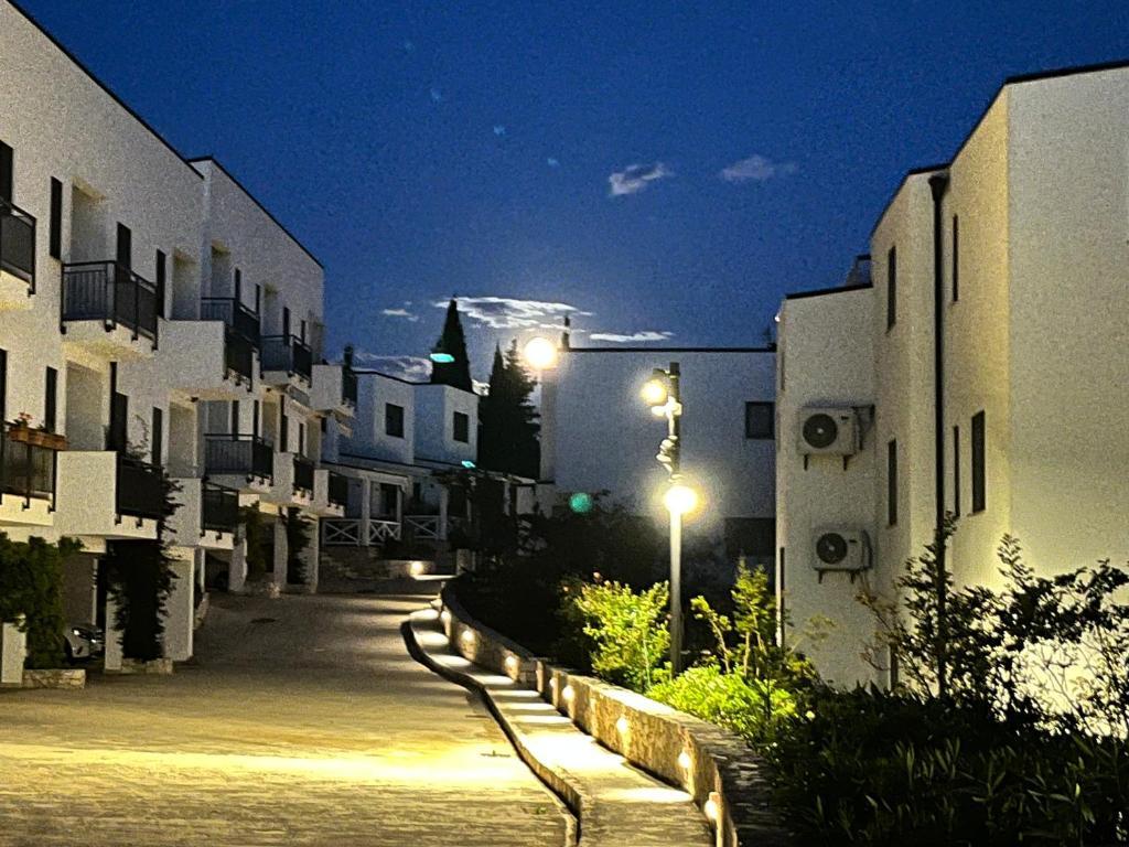 🏡Shitet Vilë 2-katëshe te Kompleksi White Rocks, Drymades, Dhërmi!
