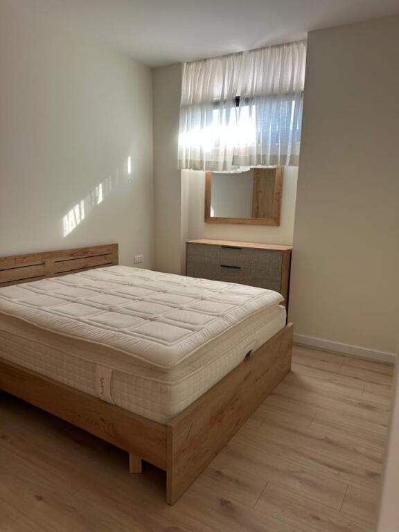 Tirane, Qera Apartament 1+1, Kati 1, 60 m² 400 € Per Vajza Studente (Ali Demi)