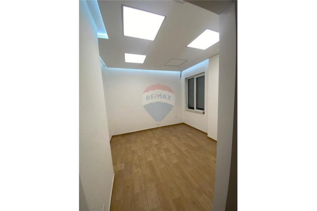 Shitet Apartament 3+1 +2+ post parkimi – Laprake