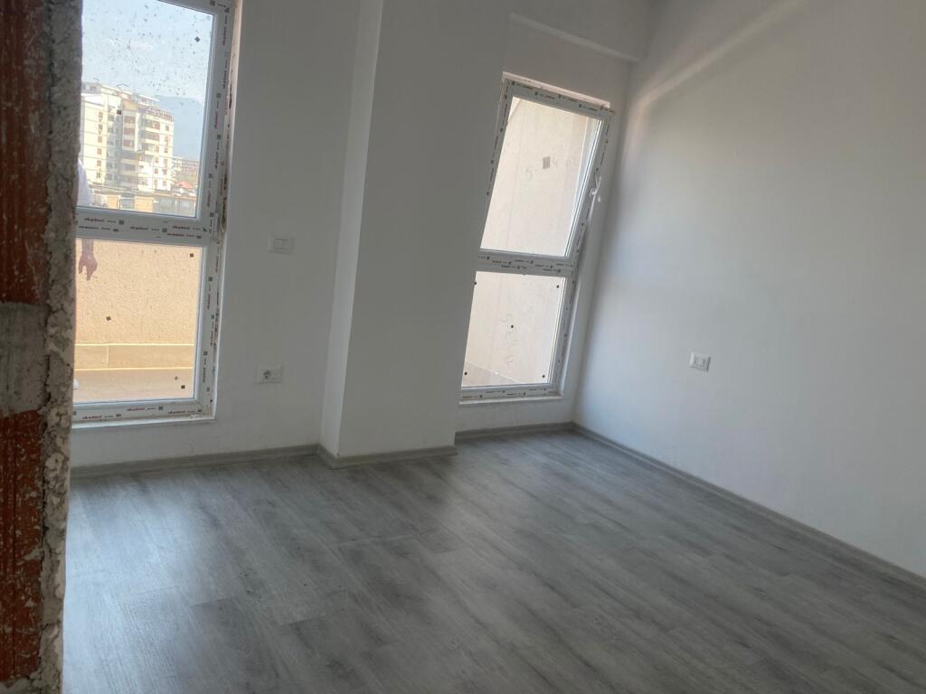 Shitet Apartament 1+1 Rruga Dritan Hoxha