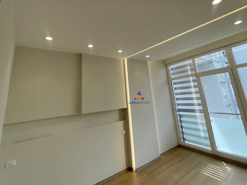 JEPET APARTAMENT ME QERA 2+1+2 BALLKONE "PRANE KOMPLEKSIT KIKA , KOMUNA E PARISIT" 100.000 LEKE