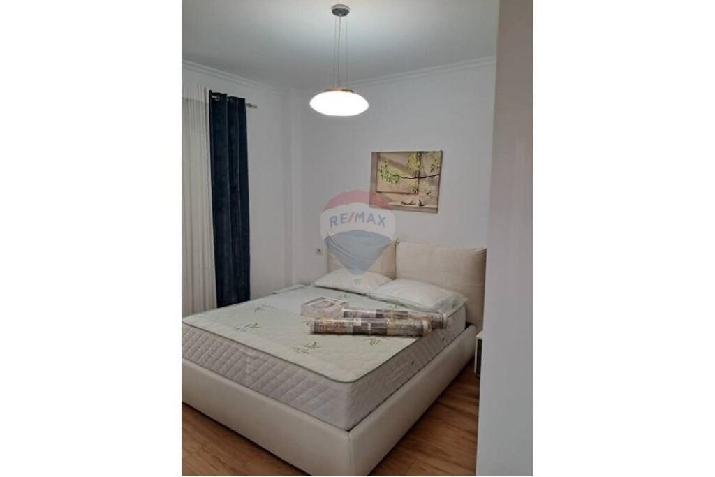 Apartament 2+1 +2 poste parkimi tek Pazari i Ri !