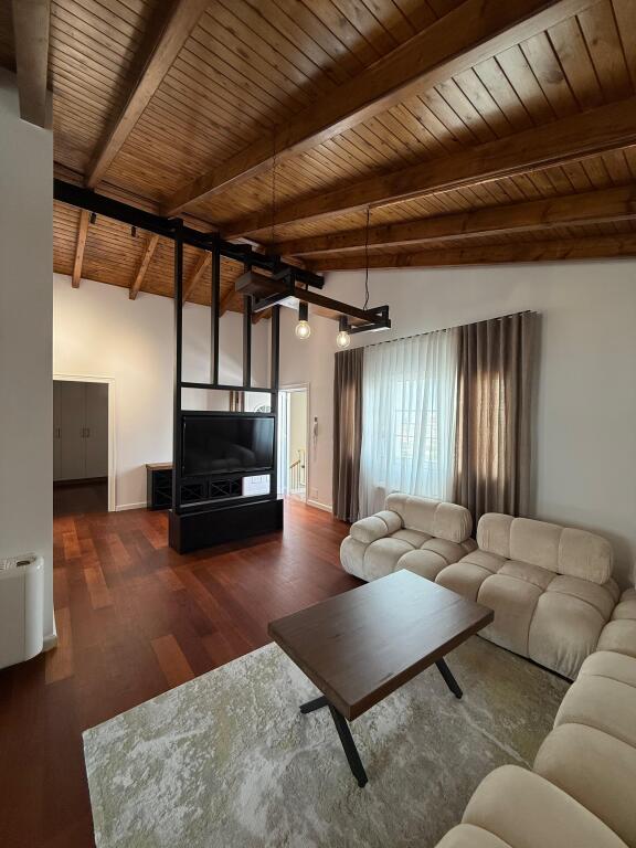 Apartament 2+1, Selite  Qira Mujore750 €