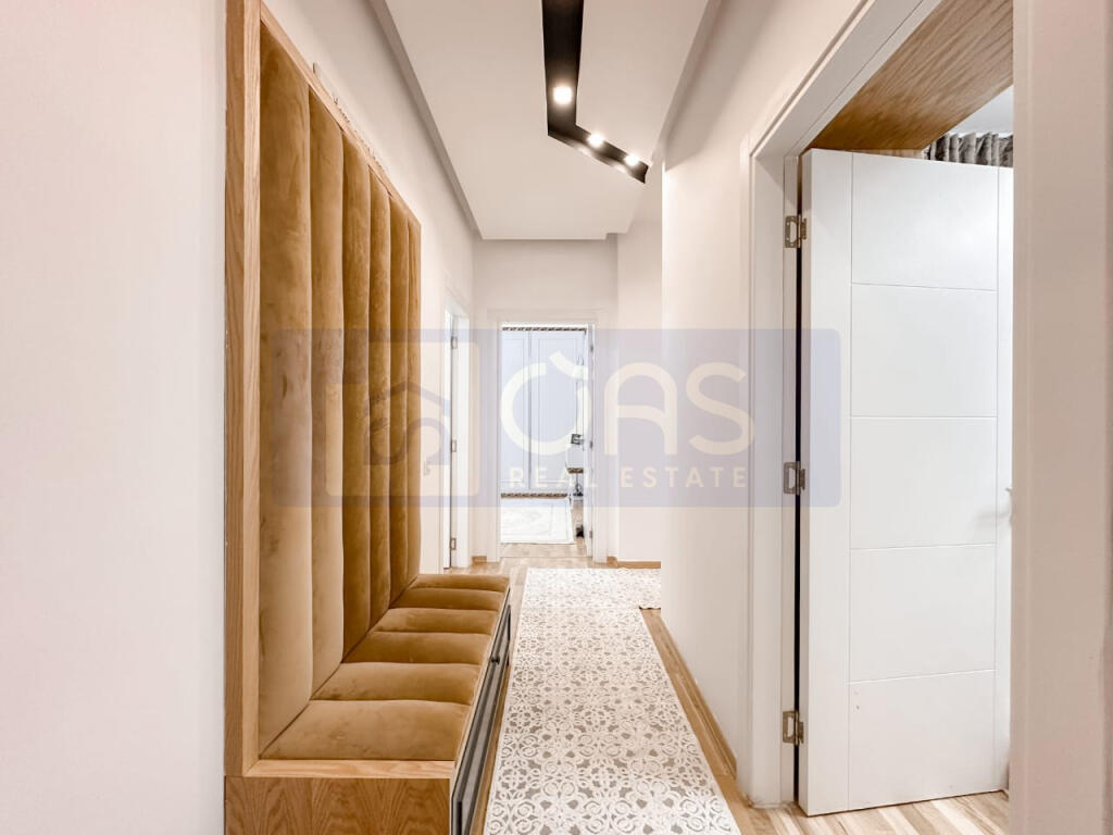 Shitet apartament 3+1+2+Post parkimi tek Kopshti Botanik.