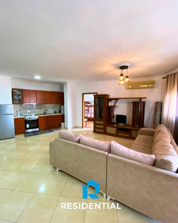 Tek Rruga E Barrikadave Jepet Me Qira Apartament 2+1 I Mobiluar!