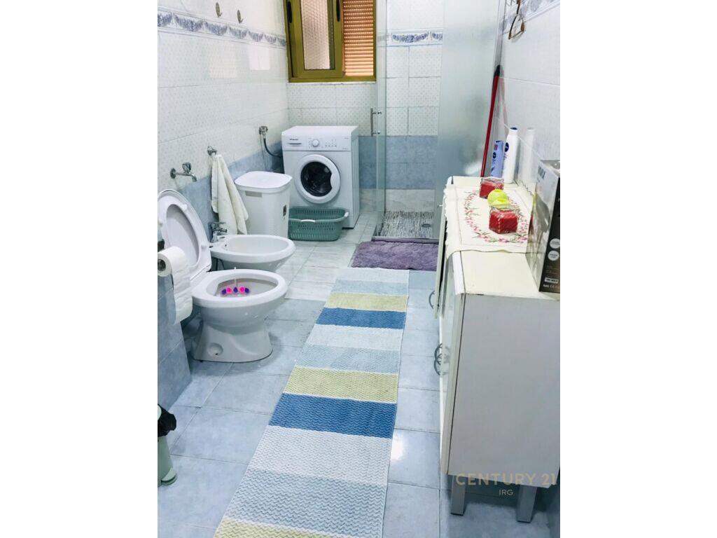 Jepet me qira Apartament 2+1 – Sheshi Skënderbej, Qendër Tiranë