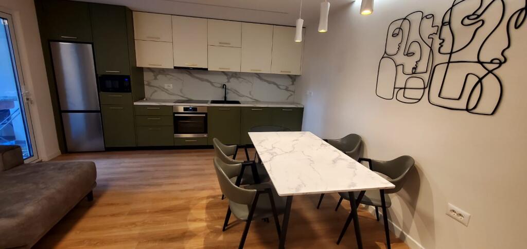 Apartament 2+1 me qera ne qender