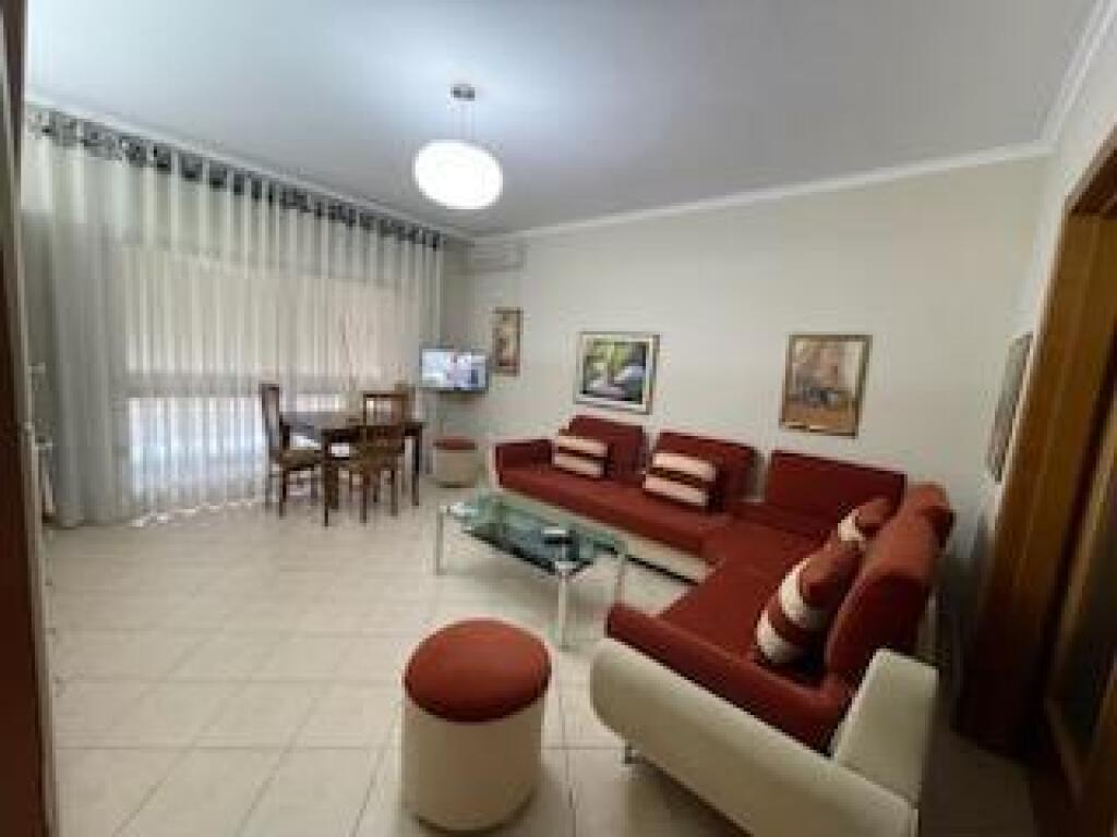 Apartament 2+1 me qira tek Liceu-RTSH