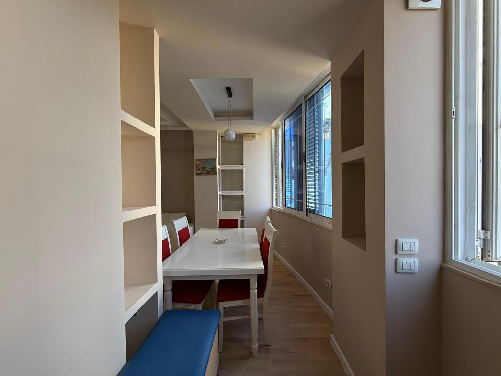 🏠 Shitet Apartament 1+1 – Pranë Kodrës së Diellit 📐 Sipërfaqe Bruto 76.45 m² dhe Neto 63 m2 🏢 Kati: 2 (me ashensor) 🛋️ I mobiluar në mënyrë cilësore 🏢 Pallat i ri 🌅 Orientimi: Lindje 💳 Mundësi shitje me kredi  💰 Çmimi: 140 milion leke