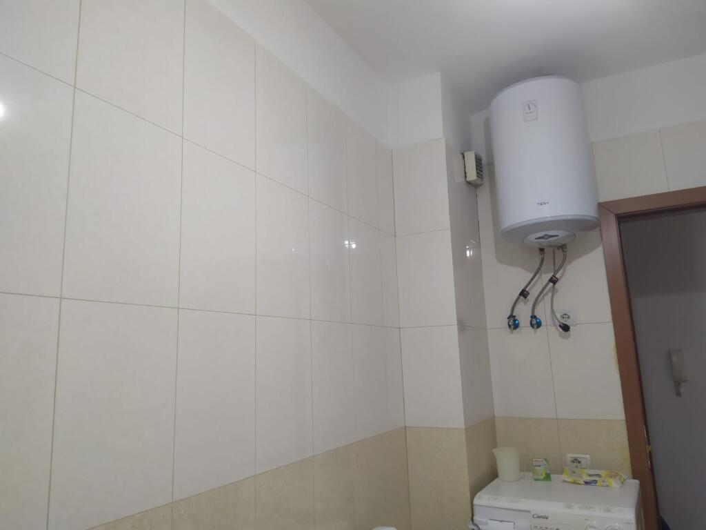 🏡 Me qira – Apartament 1+1 me hipotekë  📍Rrugën Riza Cerova (pranë Hotel Select)💶 Qira mujore: 50,000 Lekë