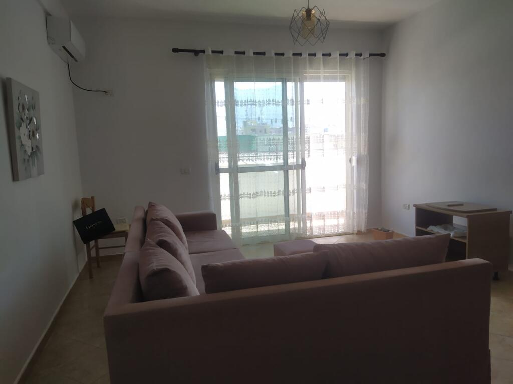 🏡 Me qira – Apartament 1+1 me hipotekë  📍Rrugën Riza Cerova (pranë Hotel Select)💶 Qira mujore: 50,000 Lekë