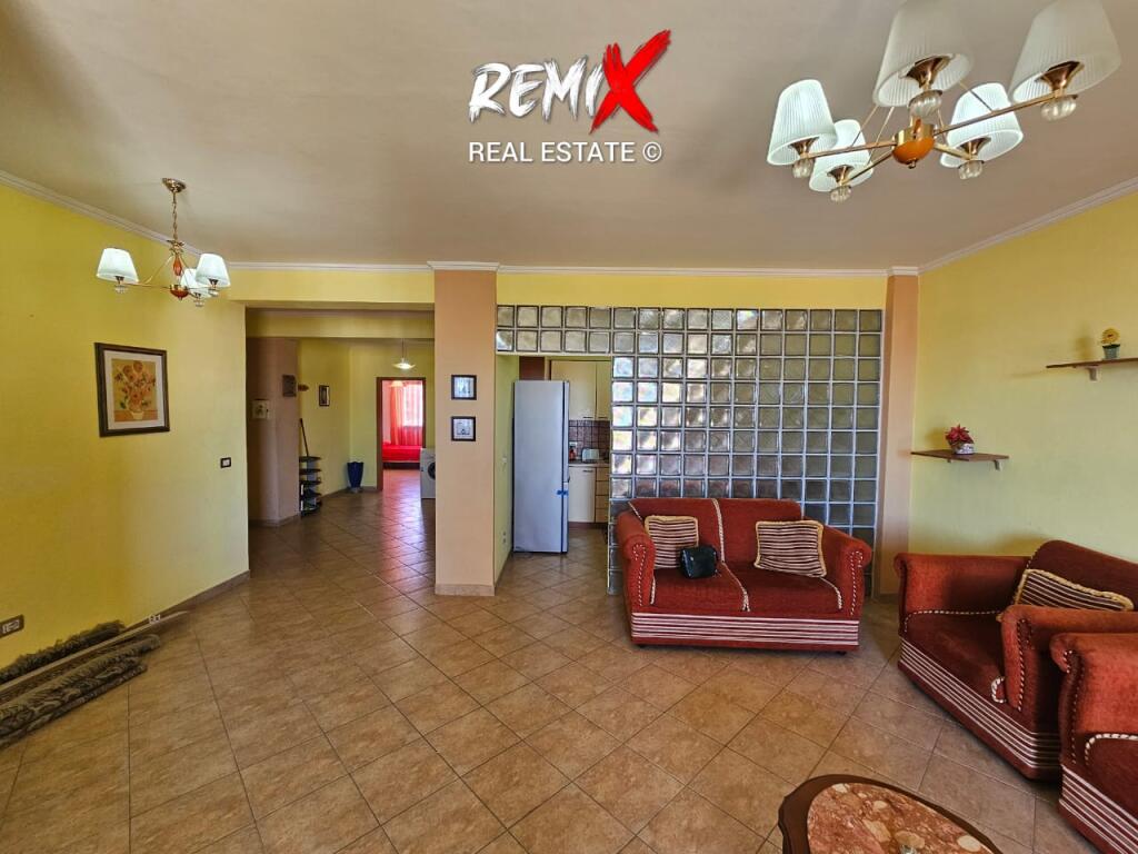 JEPET ME QERA APARTAMENT 3+1 PRANE POLIKLINIKES