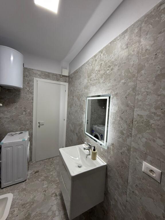 Shitet Apartament 1+1 plus depo dhe parkim