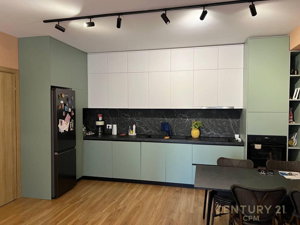 LEDA (smart121372) Apartament 2+1 per qira tek Rr. Barrikadave!