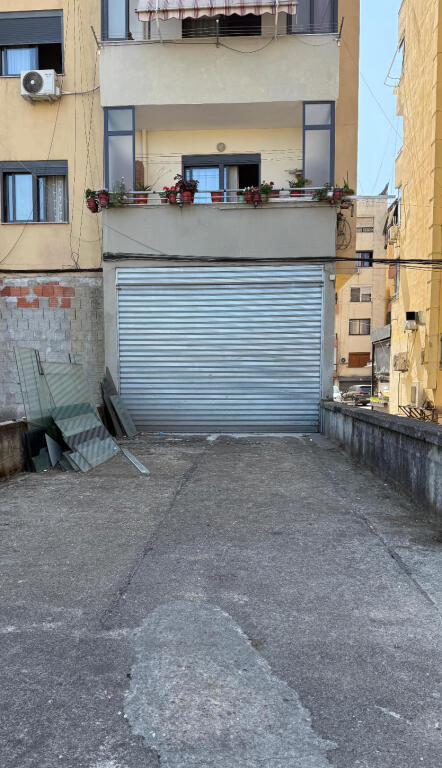 Shitet ambjent biznesi ne Laprake