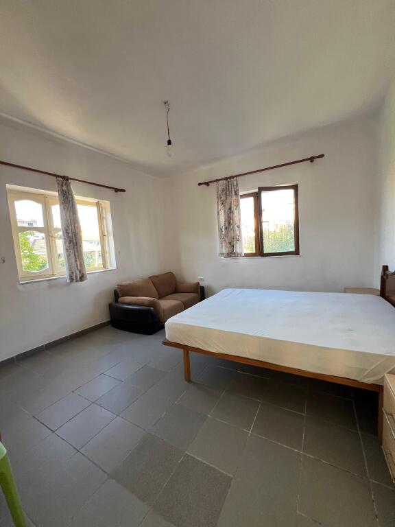 Jepet me qira apartament 3+1 Qytet Studenti