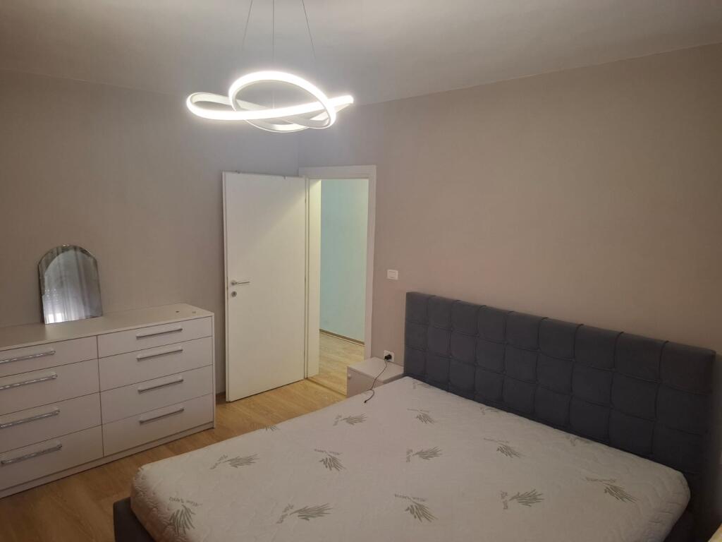 Jepet me qera apartament 1+1 në Vasil Shanto!