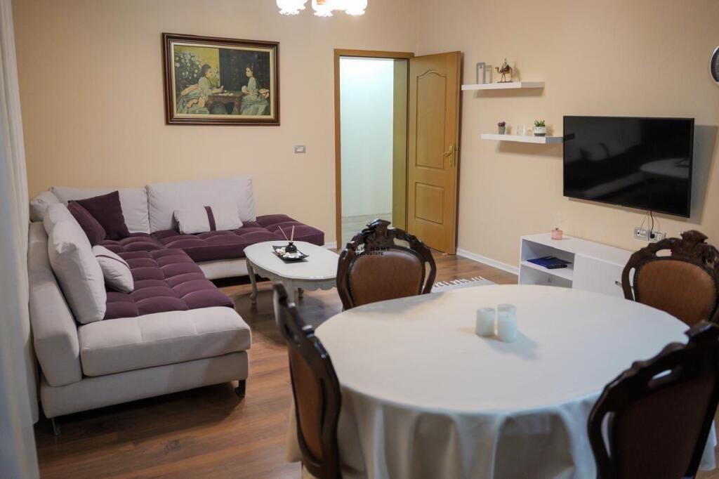 APARTAMENT ME QERA 3+1 FUSHA AVIACIONIT 800 EURO