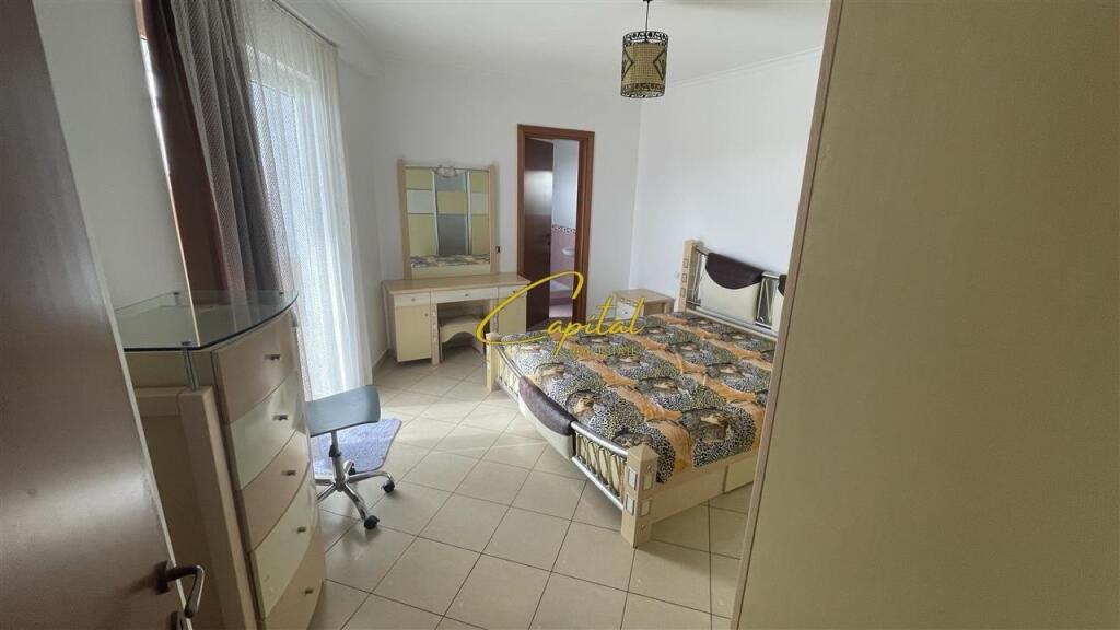 APARTAMENT ME QERA 2+1 +2 SHKOLLA E BASHKUAR 45.000 LEKE
